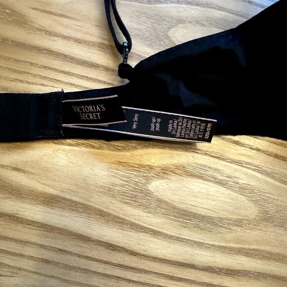 Victoria's Secret Very Sexy Push-Up Bra Black 32D - Picture 4 of 4